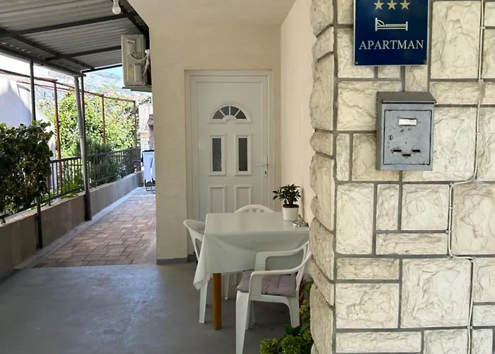 Ana Apartment Split