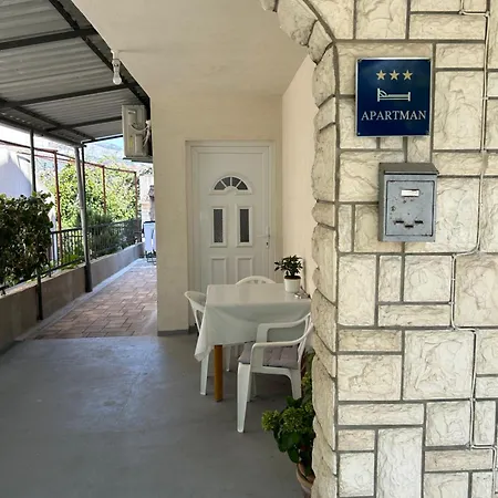 Ana Apartment Split